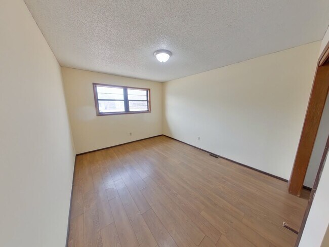 Building Photo - 620 Richmond N