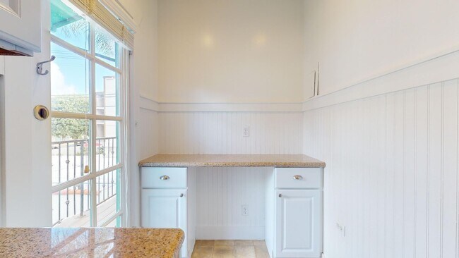 Building Photo - One Bedroom Available for Long Term Rent at the Tropicana Apartments in Coronado!