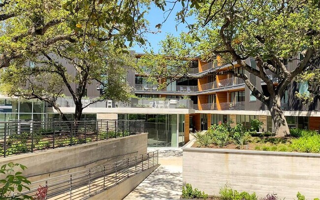 Building Photo - 900 S 1st St