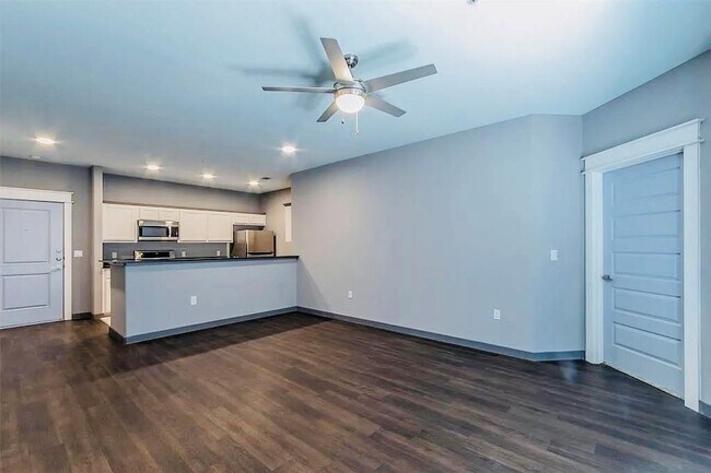 Building Photo - 200 Maple Ln