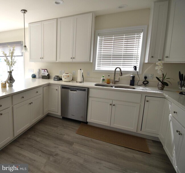 Building Photo - 84 Cilento Dr