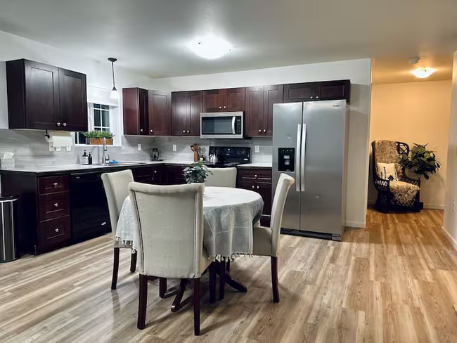 Building Photo - 4730