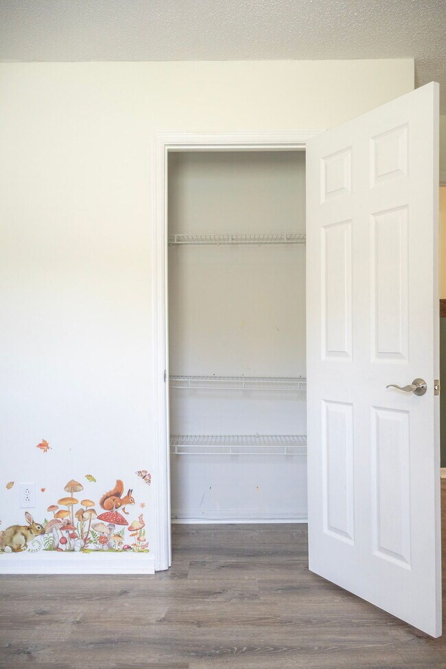 Building Photo - **HALF OFF FIRST MONTHS RENT**3 bedrooms, Fenced in backyard, 12x24 shed, NO breed restrictions!