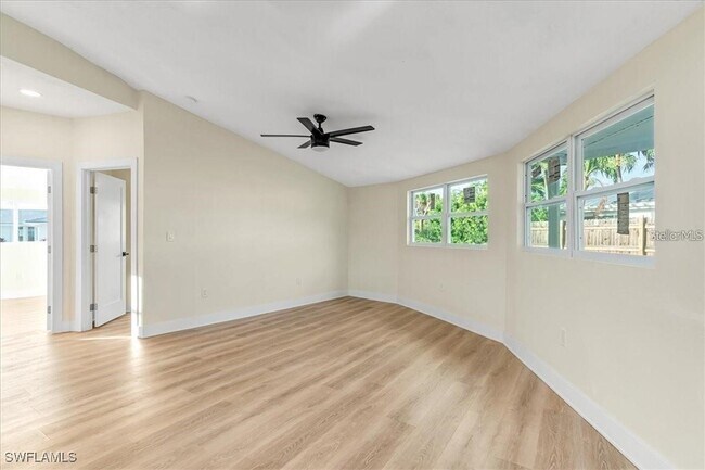 Building Photo - 190 Tarpon Rd