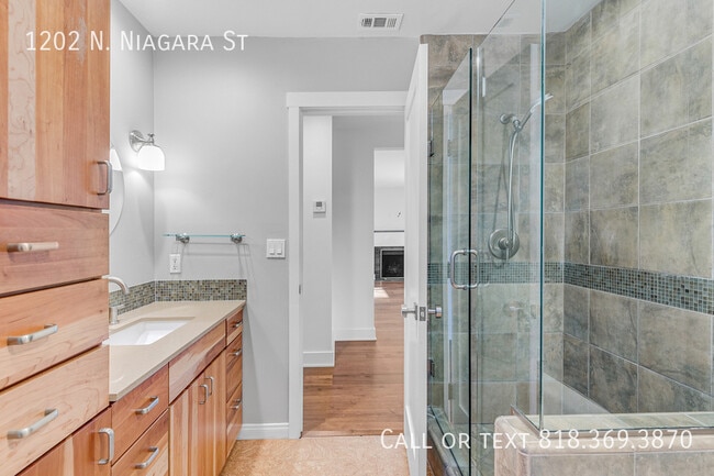 Building Photo - 1202 N Niagara St