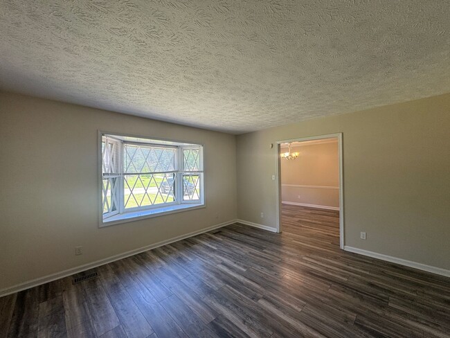 Building Photo - Charming 3 Bed 2.5 Bath Fayetteville Home