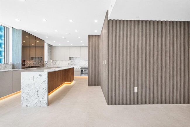Building Photo - 3535 S Ocean Dr