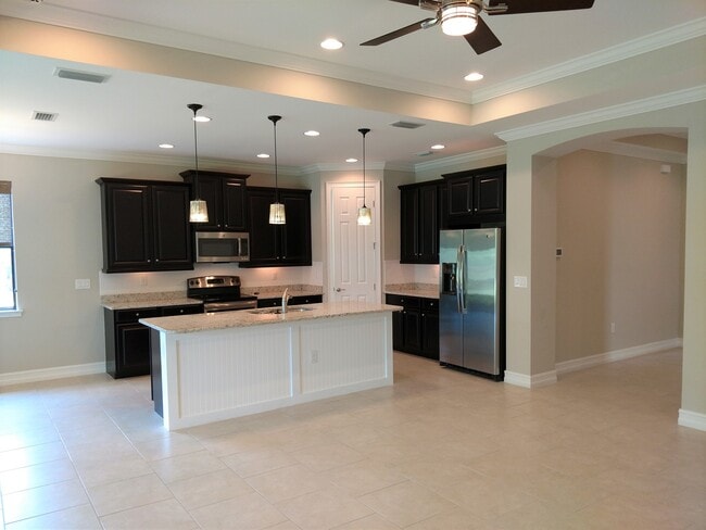 Building Photo - Unfurnished Annual Rental - Lovely 3 Bedroom Home in Calusa Park. Nicely upgraded and Pet Friendly