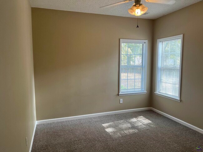 Building Photo - 205 Southfield Ct