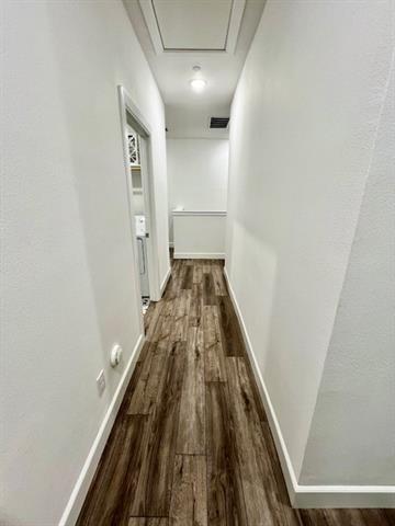 Building Photo - 5653 Woodlands Dr