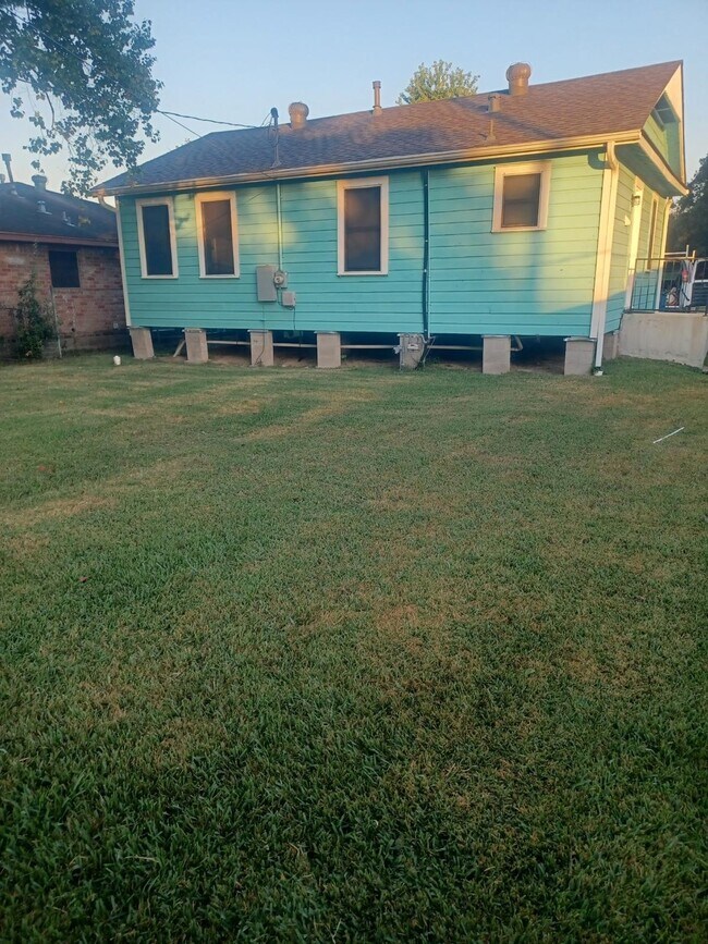 Building Photo - 904 Wisconsin St