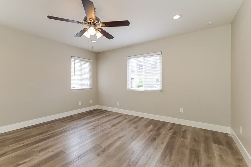Building Photo - 6002 Aripeka St