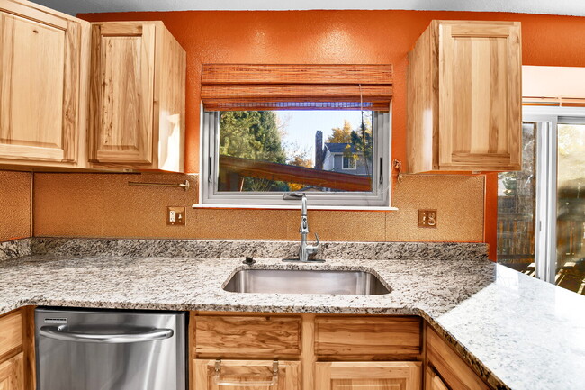 Building Photo - $2,795 - 3 Bed, 2.5 Bath Home in Broomfiel...