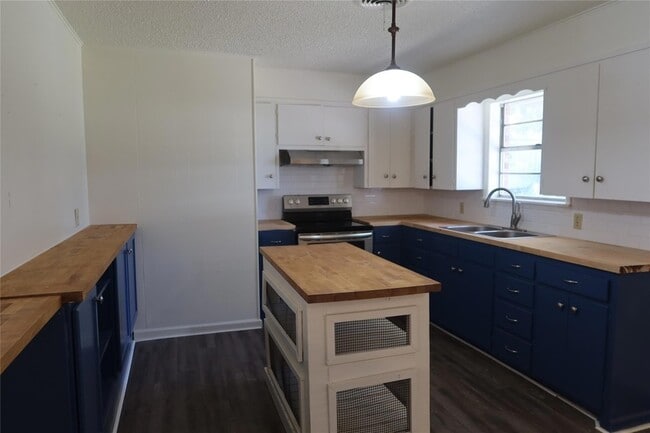 Building Photo - 1410 Sanders St