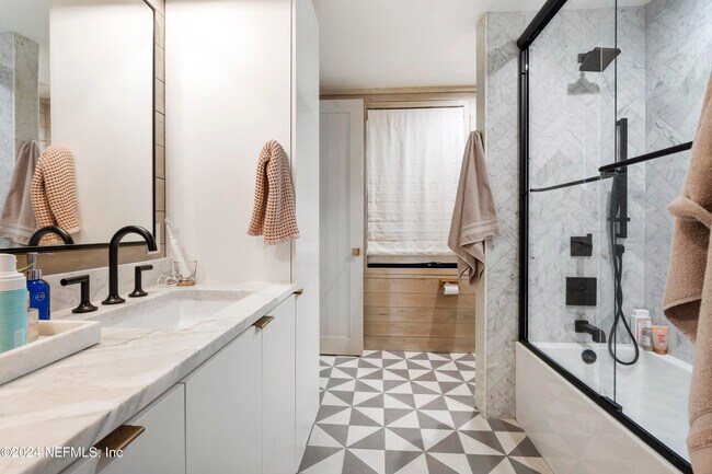 Building Photo - 4096 Ponte Vedra Blvd