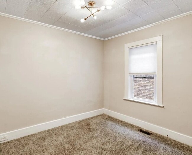 Building Photo - Spacious 3-Bedroom 2 Bath Home with Modern Comforts