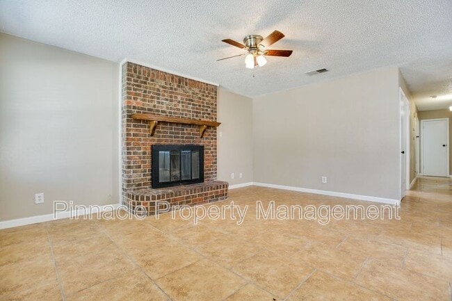 Building Photo - 1427 Gregory Dr