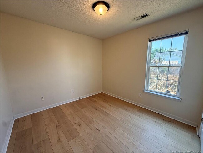 Building Photo - 908 Mourning Dove Pl