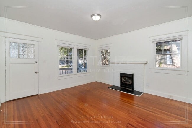 Building Photo - Charming Lower Midtown Cottage