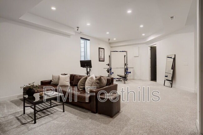 Building Photo - 2740 Hazel Ct