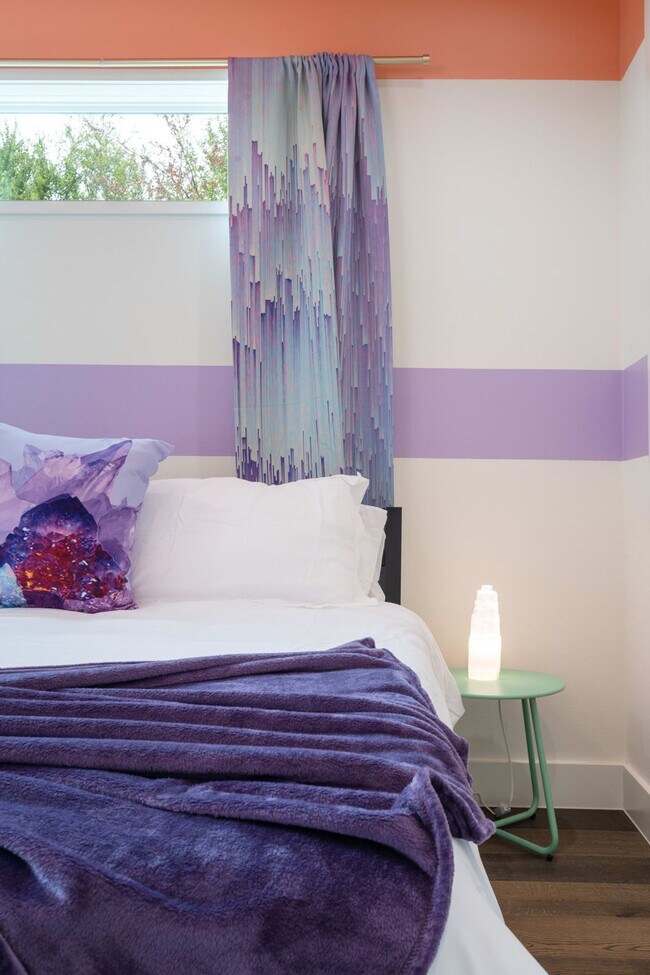 Building Photo - 2415 E 10th St