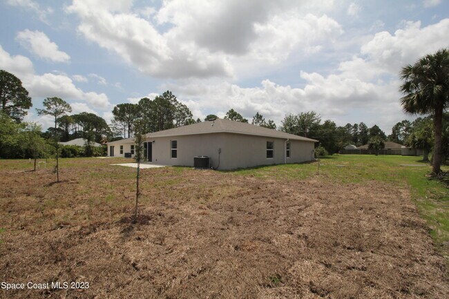 Building Photo - 147 Franzing St