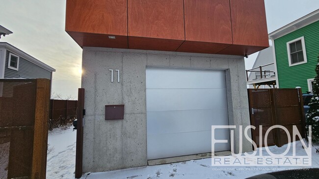 Building Photo - 11 Lakeview Terrace