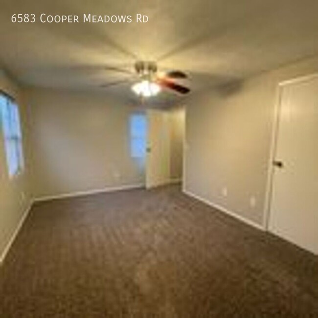 Building Photo - 2 Bed 2.5 Bath - Updated, Scenic, Convenient