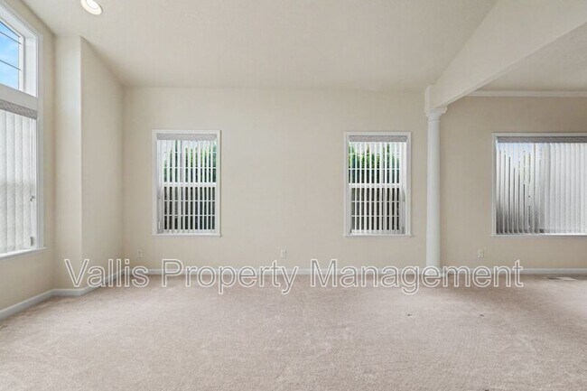 Building Photo - 1441 Ranier Loop NW