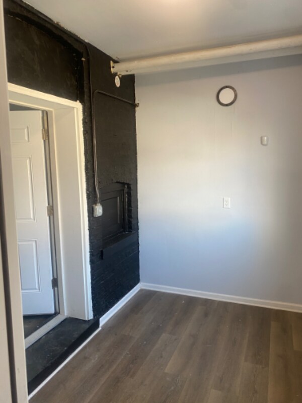 Building Photo - 7240 S Cornell Ave