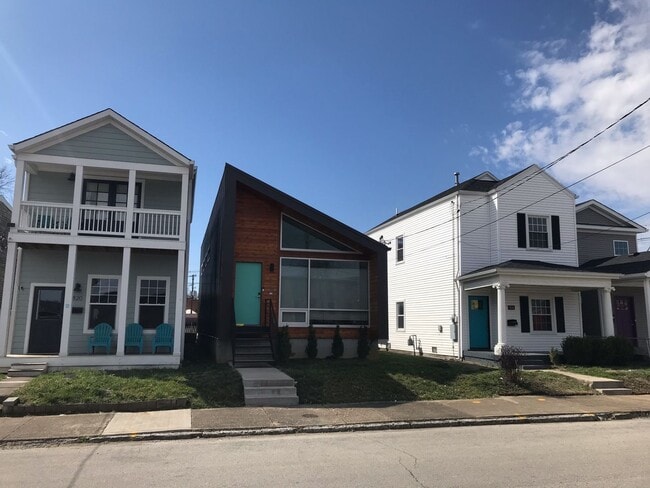 Building Photo - 816 Ash St