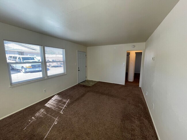 Building Photo - Cozy 2 BR 1 BA Home in Midtown!