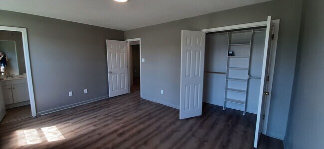 Building Photo - 426 Summer Dr