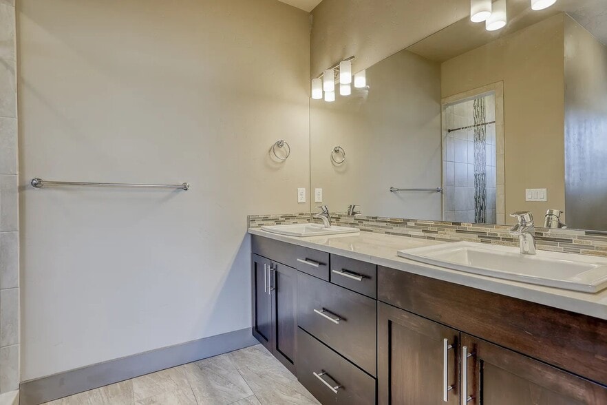 Building Photo - 8126 S Snow Bird Ave