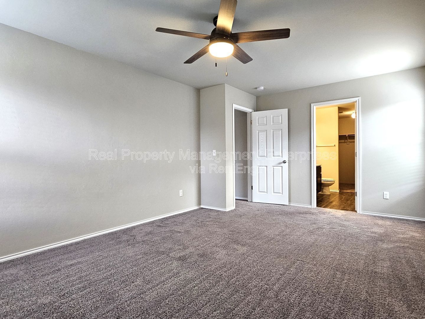 Building Photo - 319 Waterside Dr