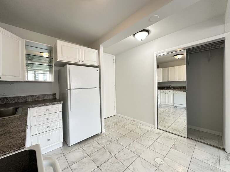 Building Photo - 1349 N Dearborn St