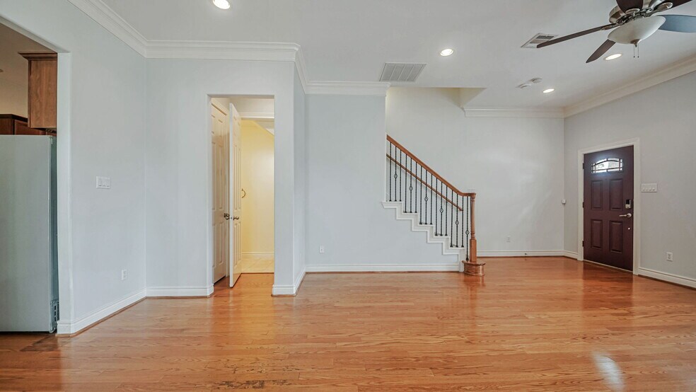 Building Photo - 9134 Lakes At 610 Dr