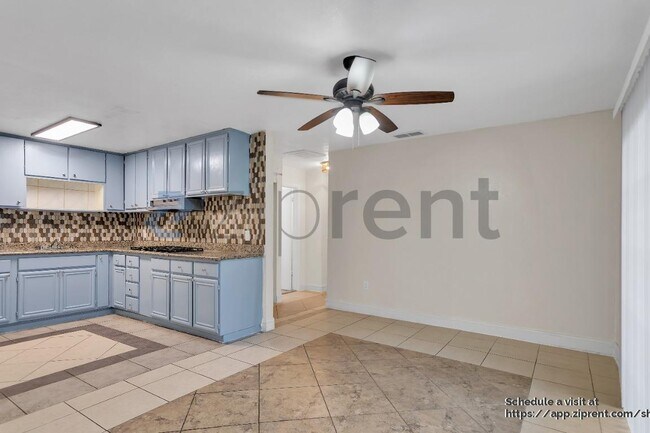 Building Photo - 1659 Knickerbocker Dr