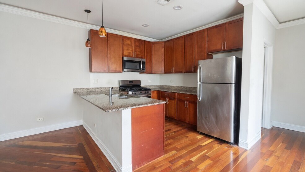 Building Photo - 2038 W Touhy Ave