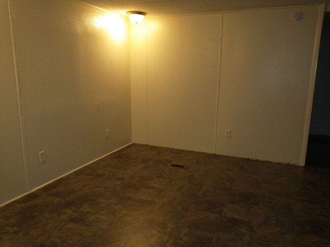 Building Photo - 3/1 mobile home for rent!