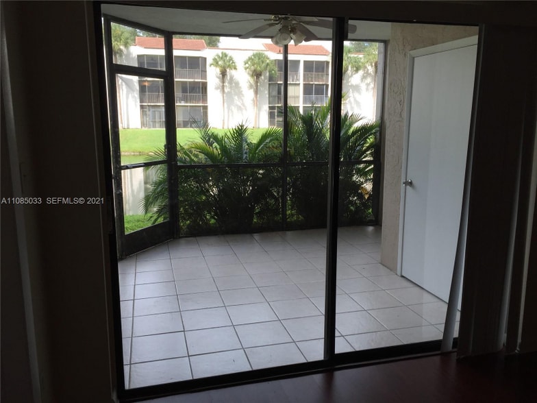 Building Photo - 3399 Foxcroft Rd