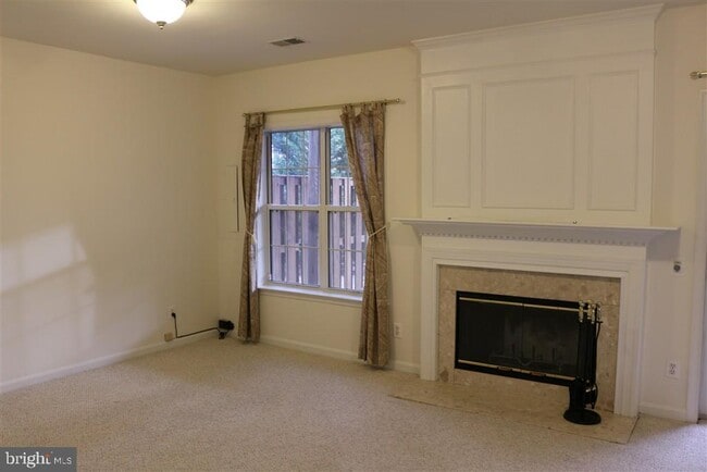 Building Photo - 7507 Lamoyne Ct