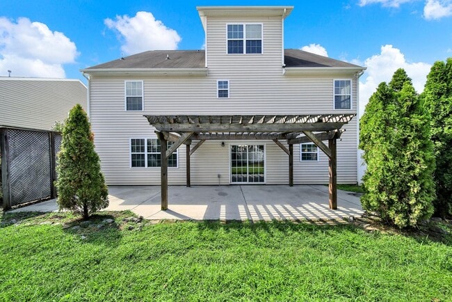 Building Photo - Stunning 6 Bed 3.5 Bath Home in Davidson!