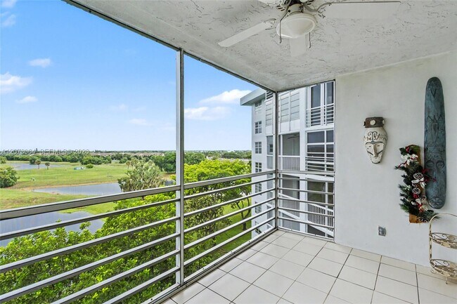 Building Photo - 3090 N Course Dr