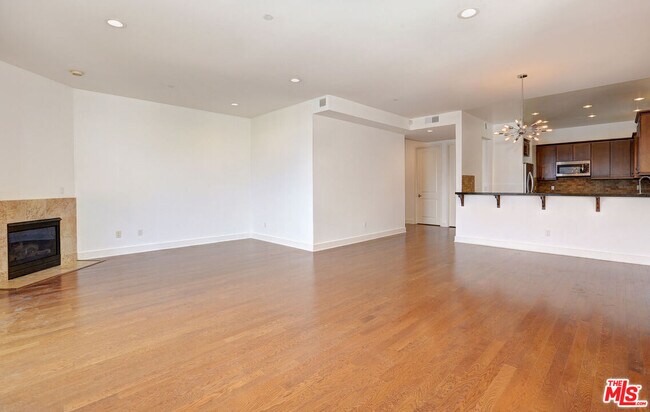 Building Photo - 11851 Laurelwood Dr