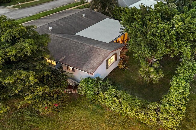 Building Photo - 6396 Country Wood Way