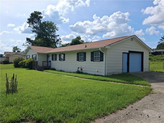 Building Photo - 2275 Briarwood Dr SW