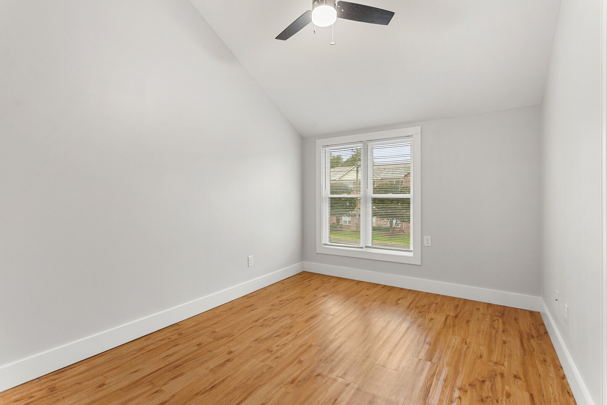 Building Photo - 901 E Haggard Ave