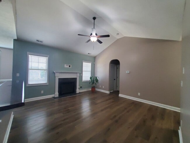 Building Photo - 2244 Lakedale Dr