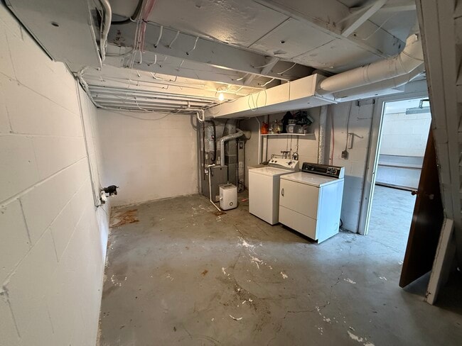 Building Photo - 108 Roberts Dr